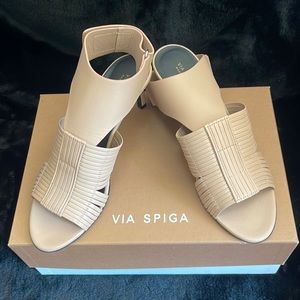 Via Spiga Ladies Justine II Sandals in Sand Leather. Size 6.5 US New in Box